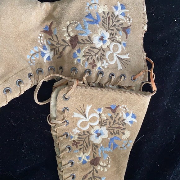 Embroidered suede boots 9M - Picture 4 of 7